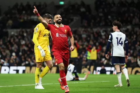 سجل أمامه بقميص 3 فرق.. محمد صلاح عقدة توتنهام التاريخية (فيديو)